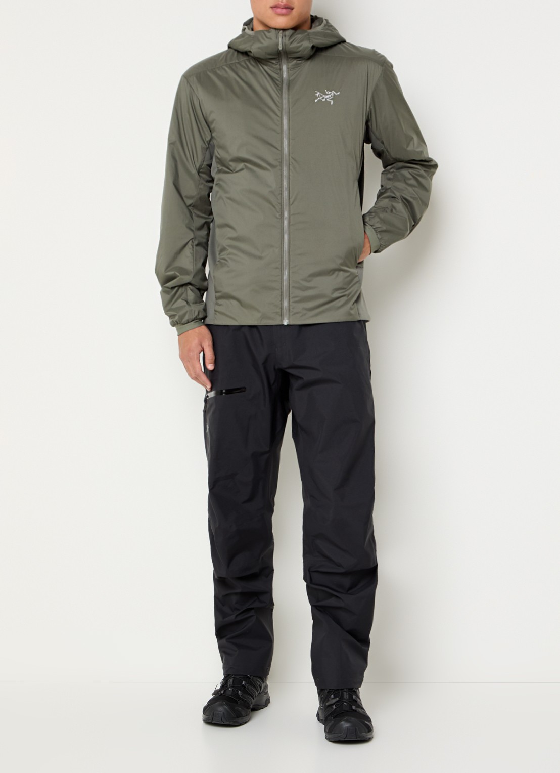 Arc'teryx Atom gewatteerd jack met capuchon en ritszakken - voorkant 3 legergroen