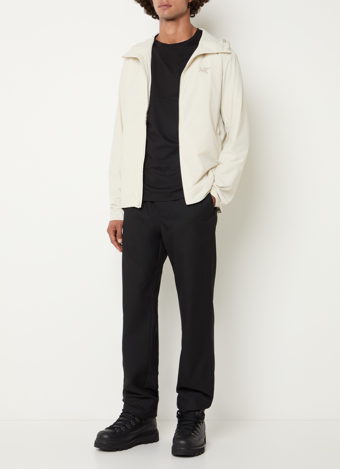 Arc'teryx Atom windjack met ritszakken en capuchon - voorkant 3 beige
