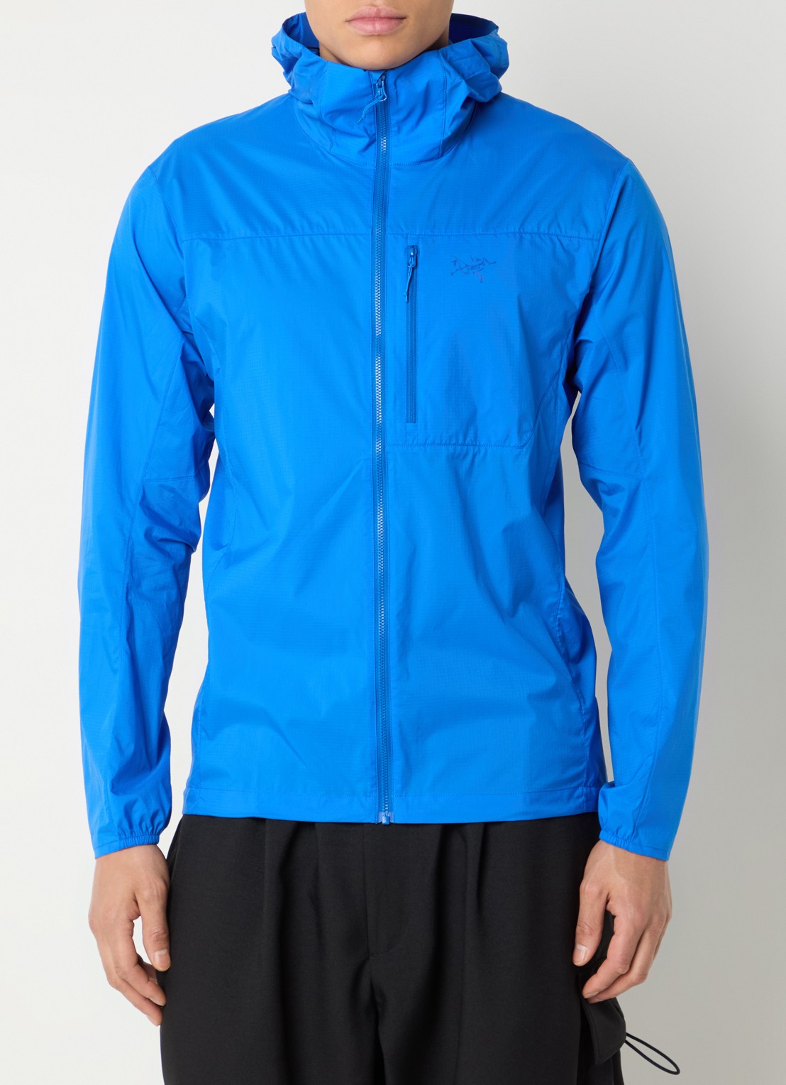 Arc'teryx Squamish windjack met capuchon en waterafstotende coating - detail blauw