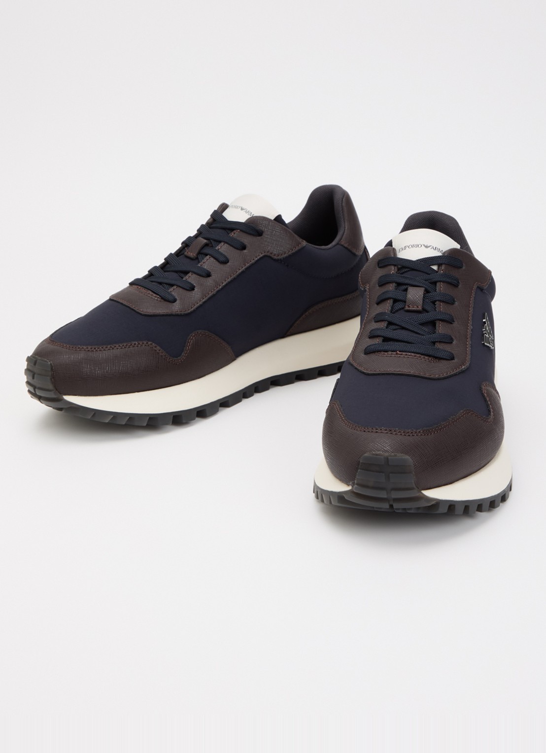 Armani ASV Nylon sneakers met leren details en logo  - detail donkerblauw