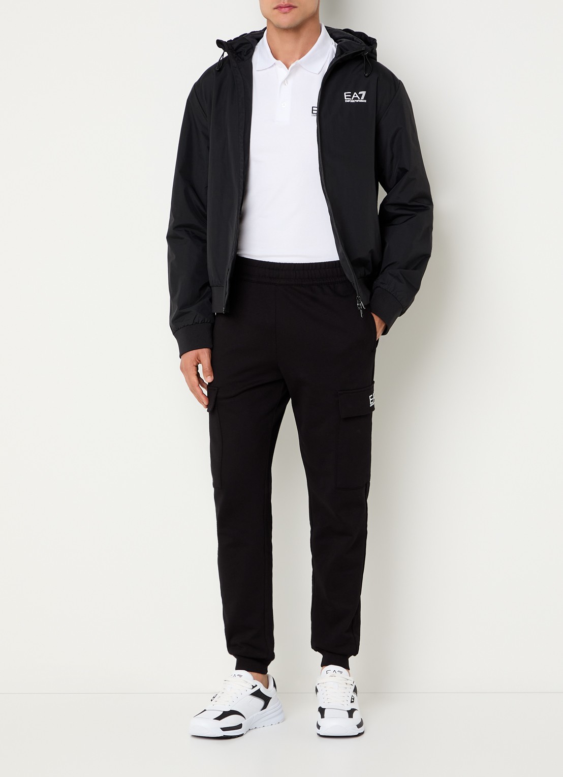 Armani Bomberjack met capuchon en ritszakken - voorkant 2 zwart