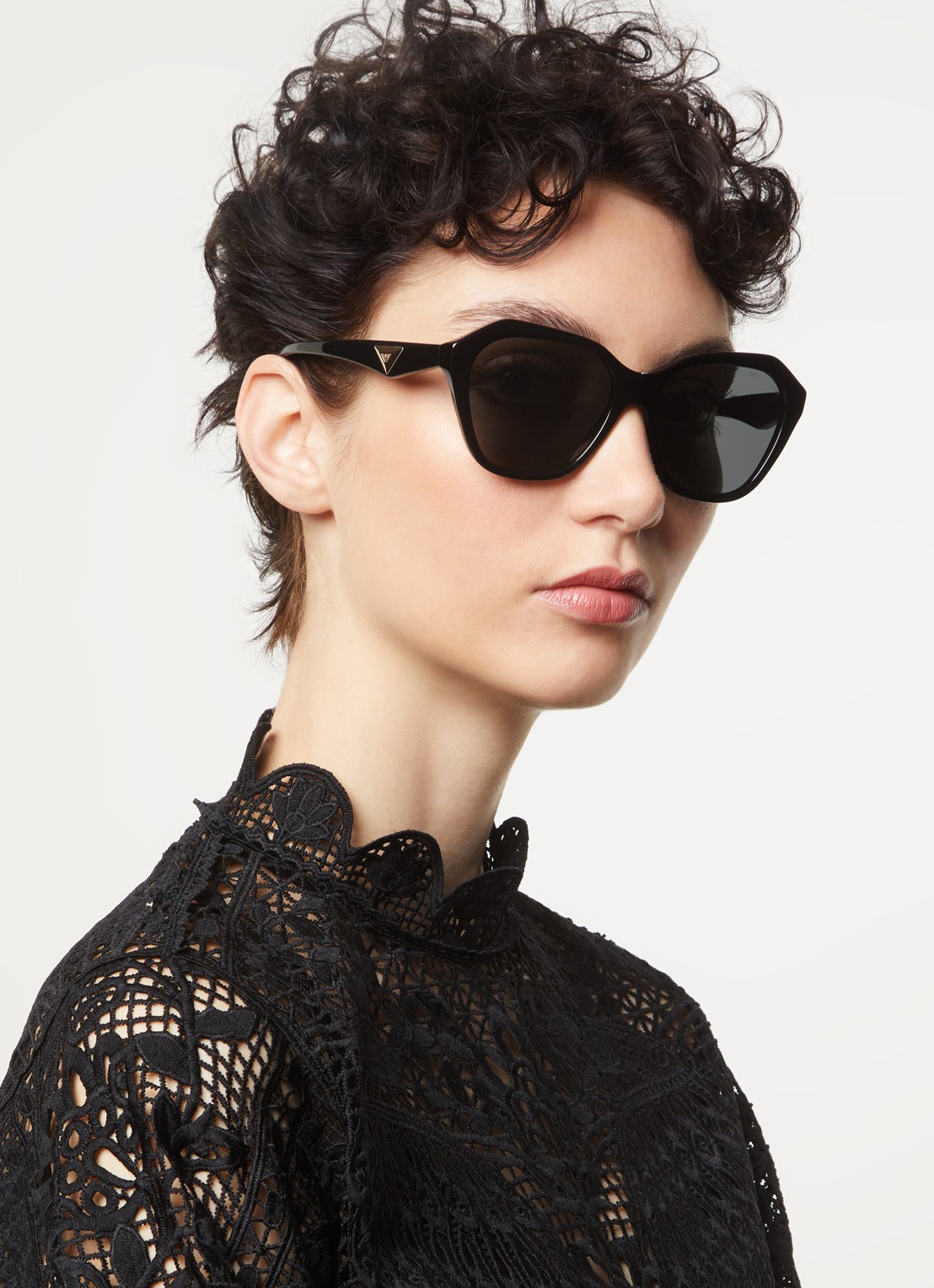 Armani Butterfly zonnebril EA4221 - voorkant 5 zwart