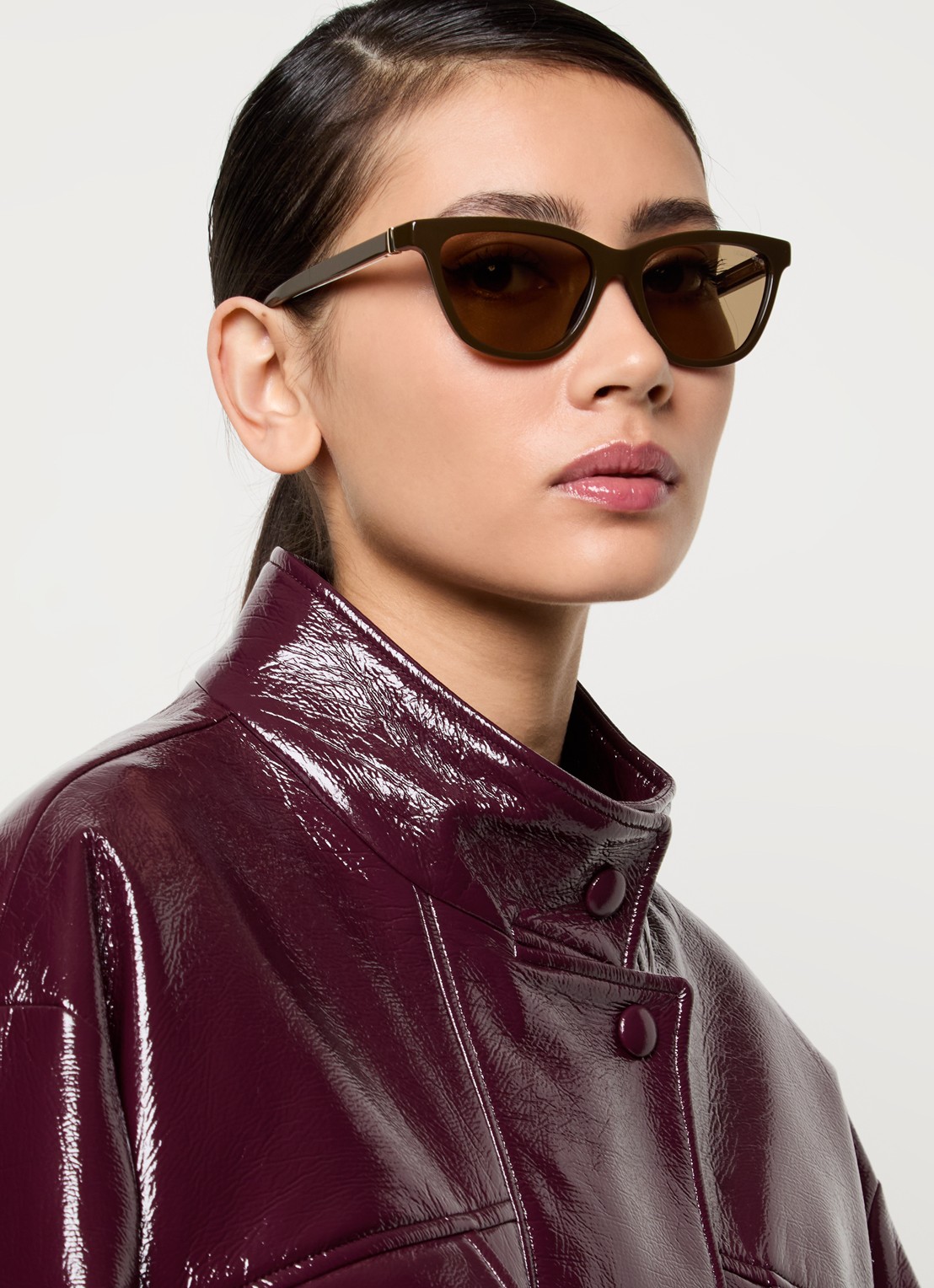 Armani Cat Eye zonnebril AR8221 - voorkant 2 donkerbruin