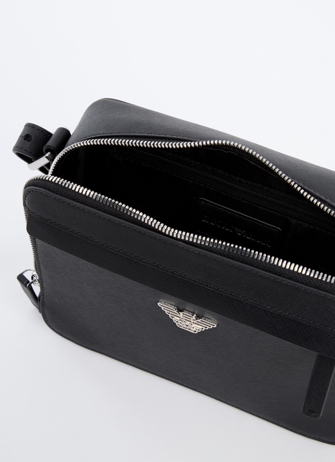 Armani Crossbodytas met afneembare schouderriem en logo - detail zwart