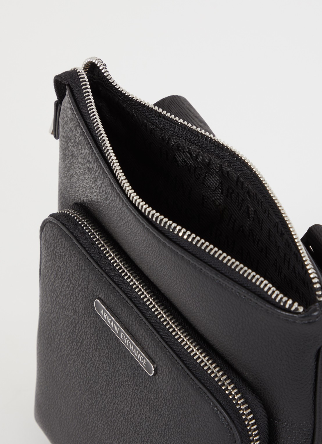 Armani Crossbodytas met logo en verstelbare schouderriem - detail 2 zwart