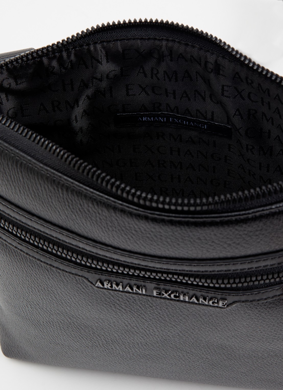 Armani Crossbodytas met logo - detail zwart