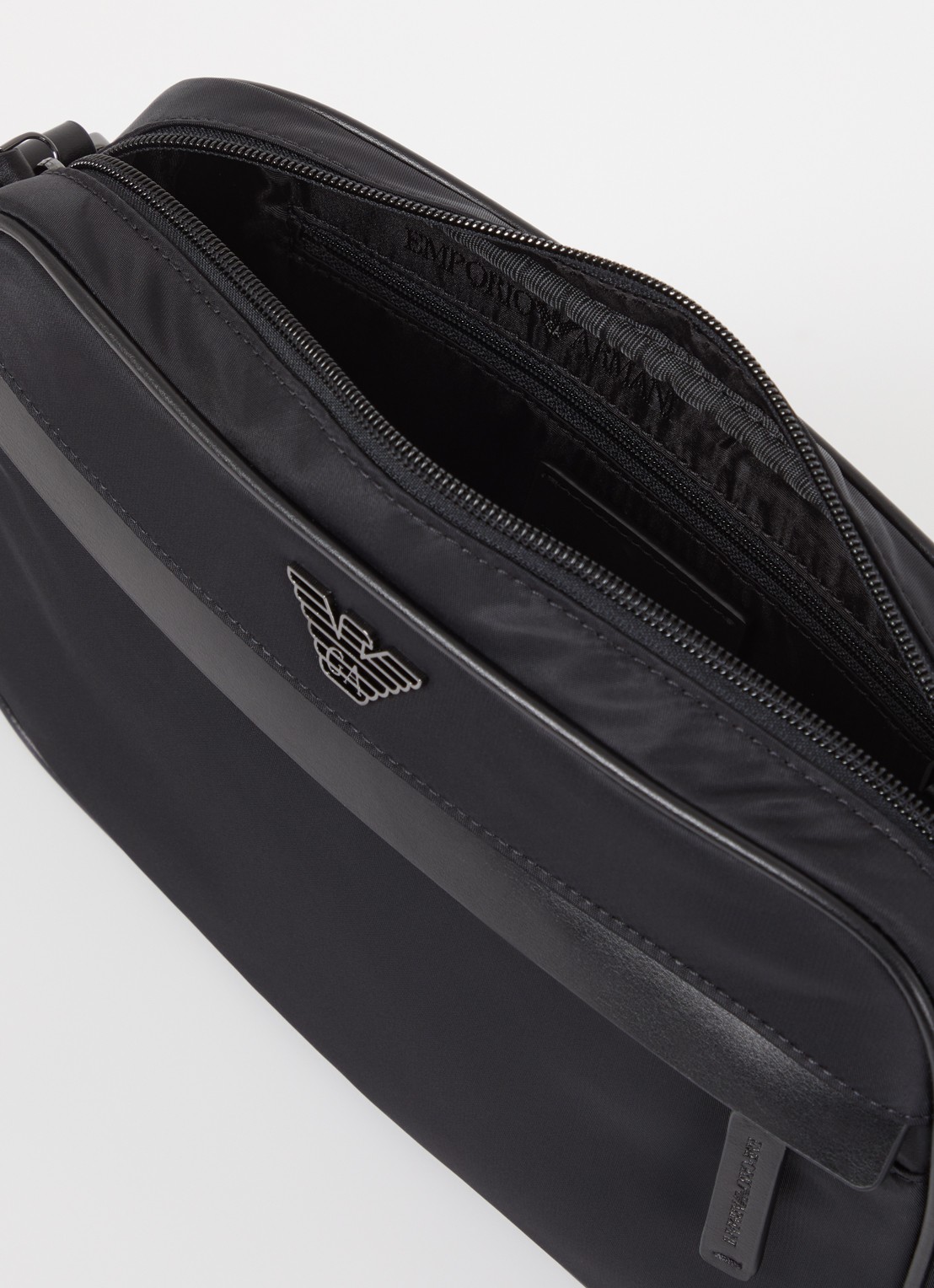Armani Crossbodytas met logo - detail zwart