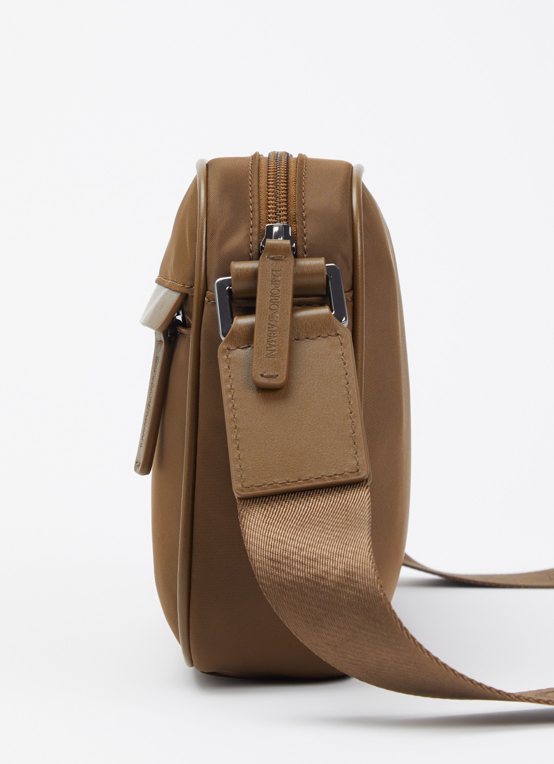 Armani Crossbodytas met logo - detail 2 hazelnootbruin