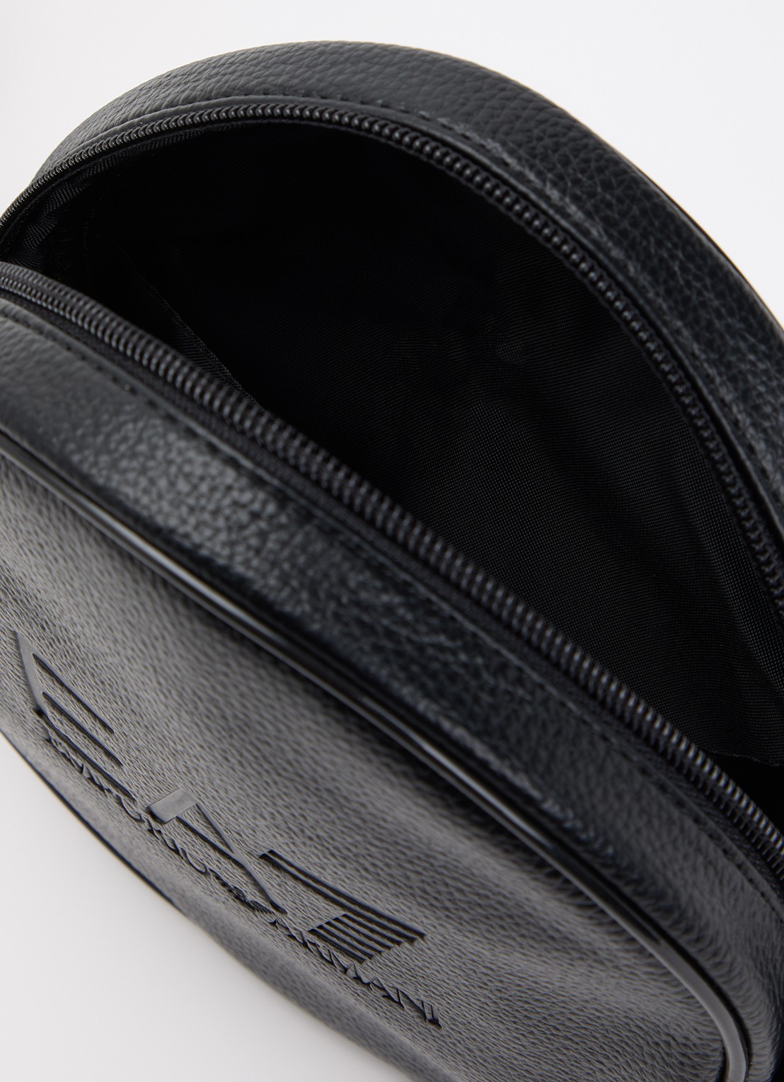 Armani Crossbodytas van imitatieleer met verstelbare schouderriem - detail 2 zwart