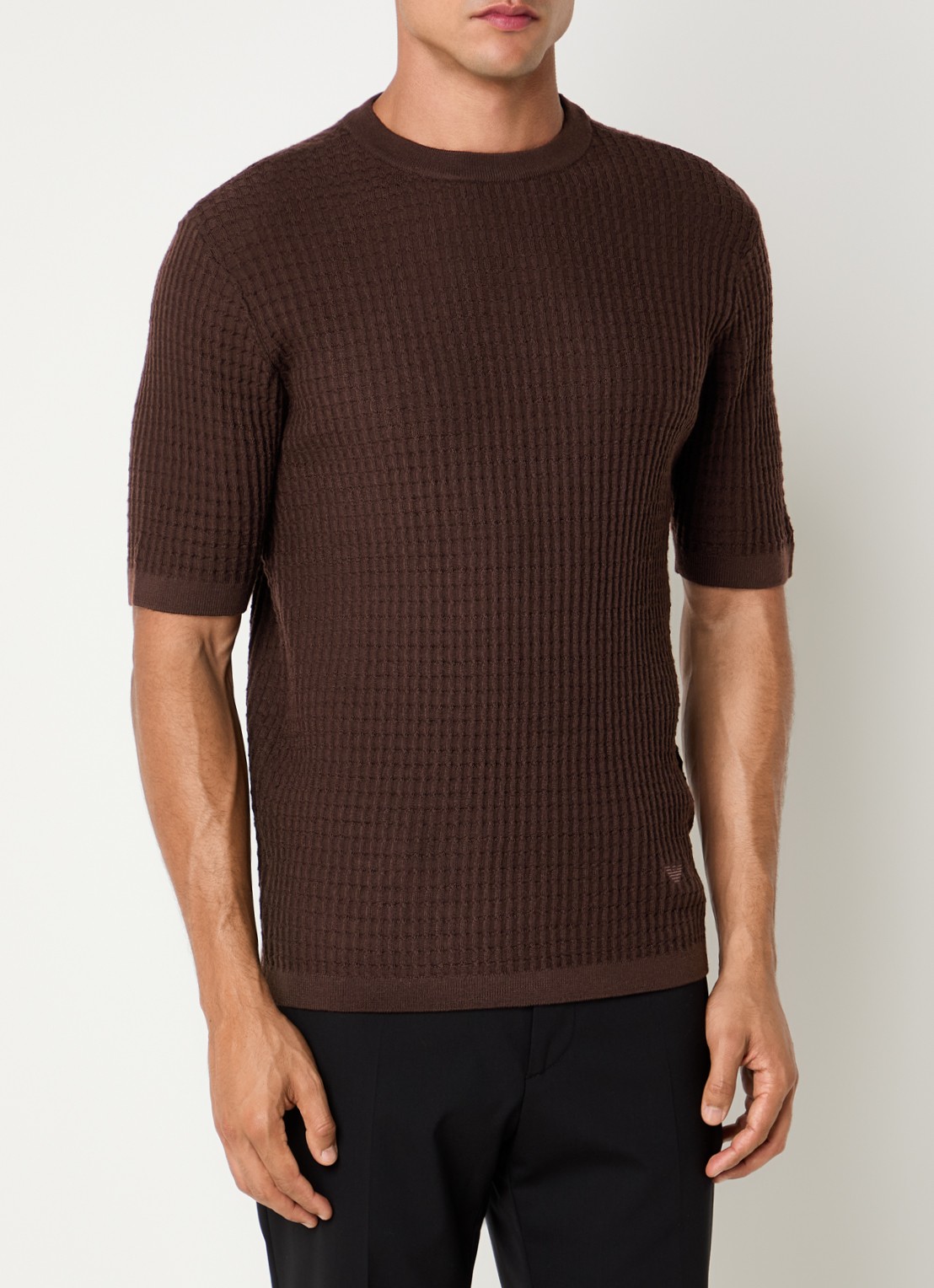 Armani Fijngebreid T-shirt van wol met structuur - detail donkerbruin
