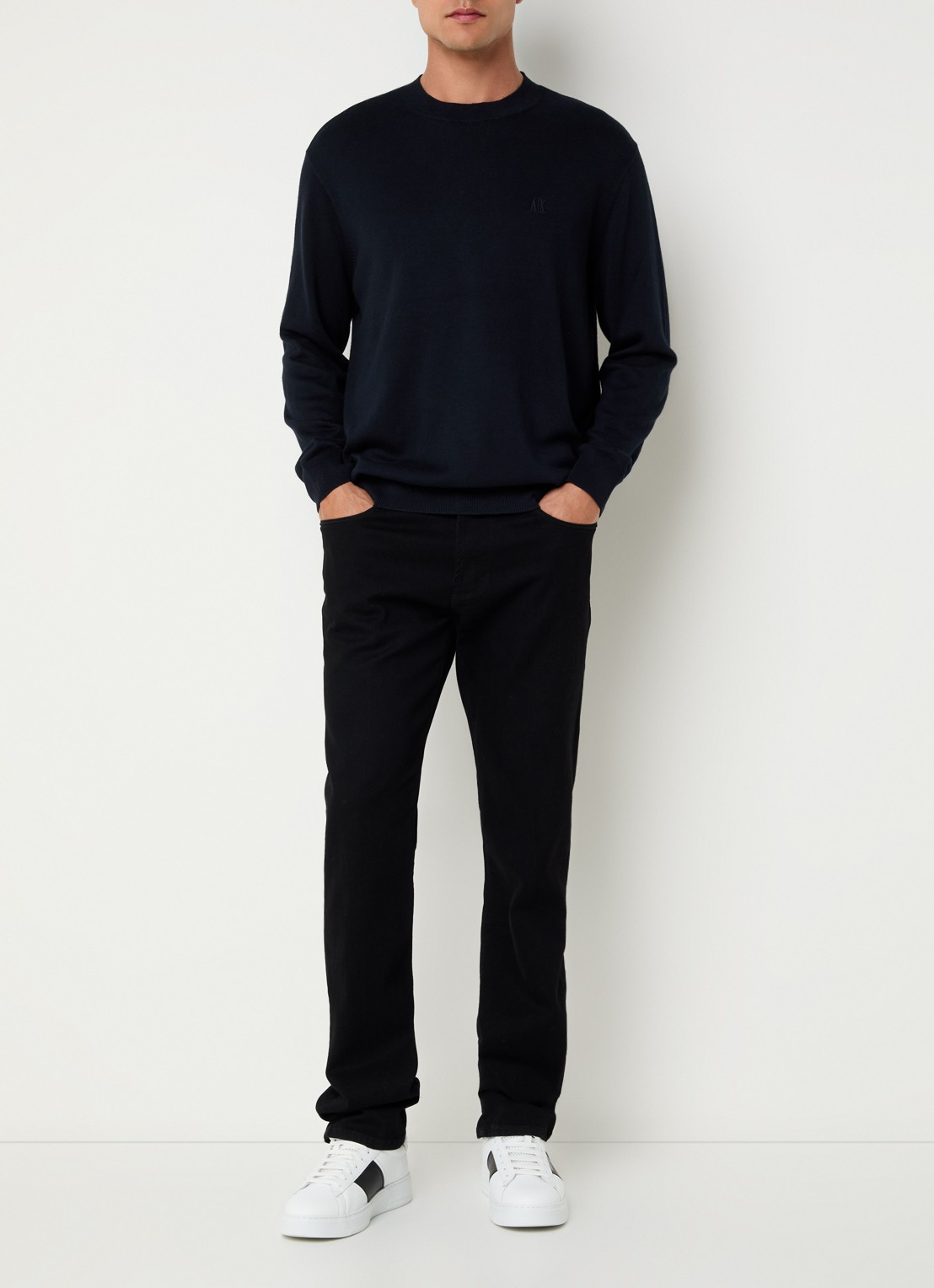 Armani Fijngebreide pullover in zijdeblend met logoborduring - voorkant 2 donkerblauw