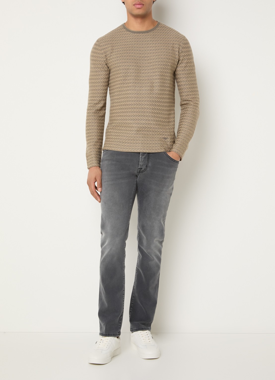 Armani Fijngebreide pullover met ronde hals - voorkant 3 donkerbeige