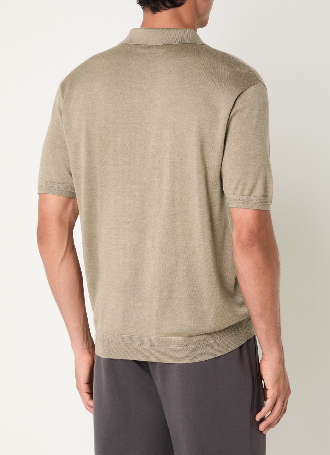 Armani Fijngebreide regular fit polo in zijdeblend - achterkant 3 zand