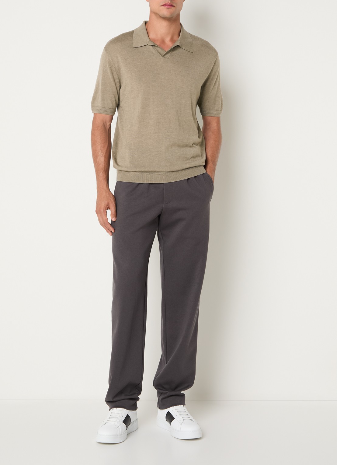 Armani Fijngebreide regular fit polo in zijdeblend - voorkant 2 zand