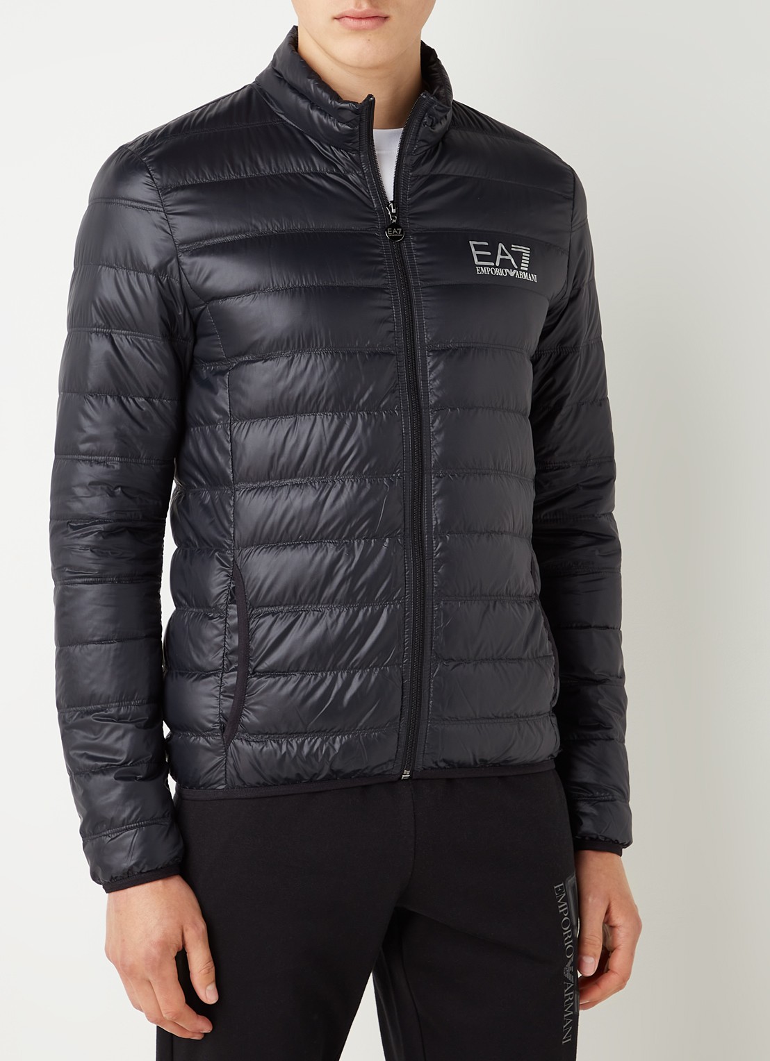 Armani Gewatteerd jack met donsvulling en logo - detail 2 zwart