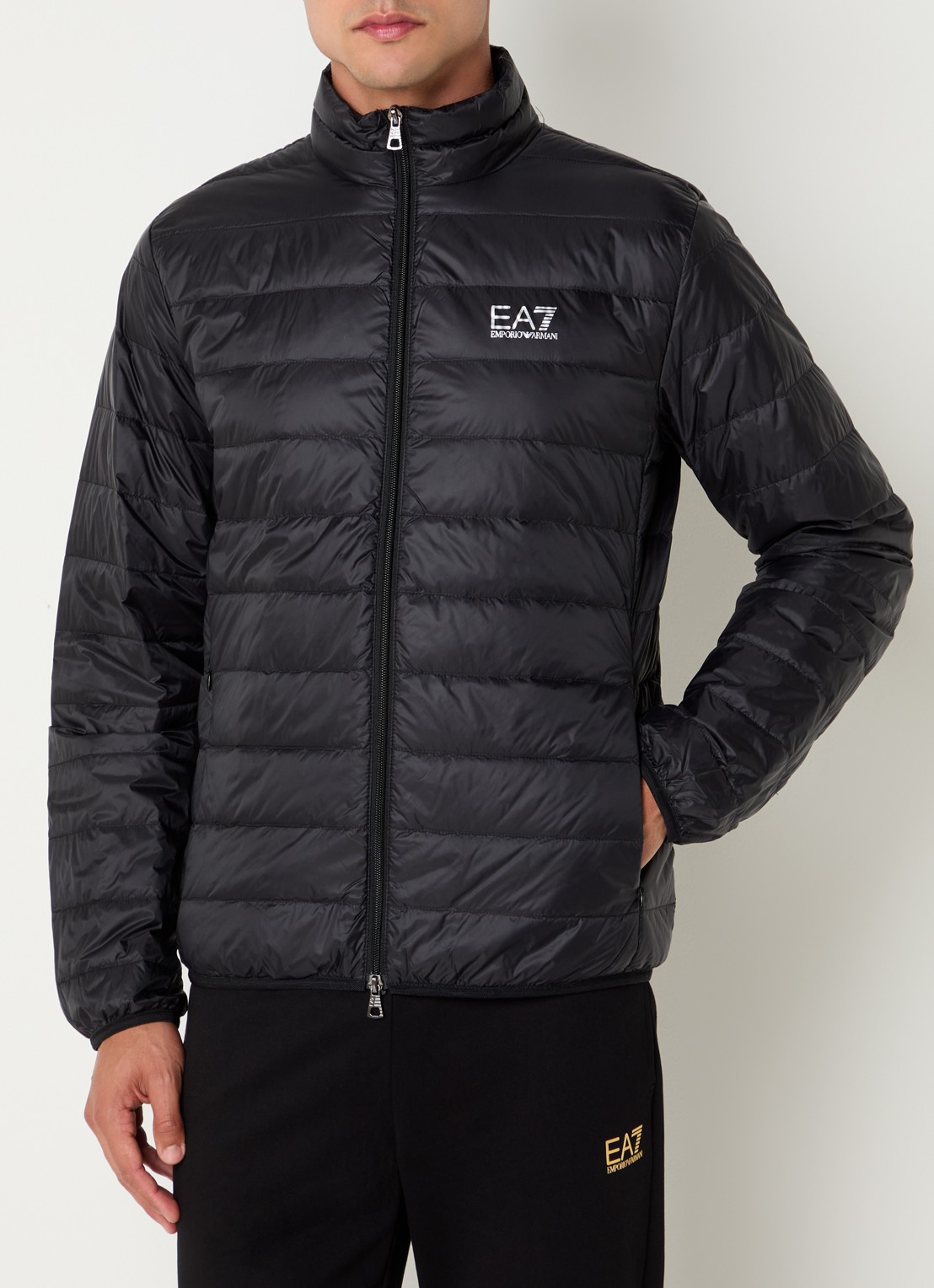 Armani Gewatteerd jack met donsvulling en logo - detail 2 zwart