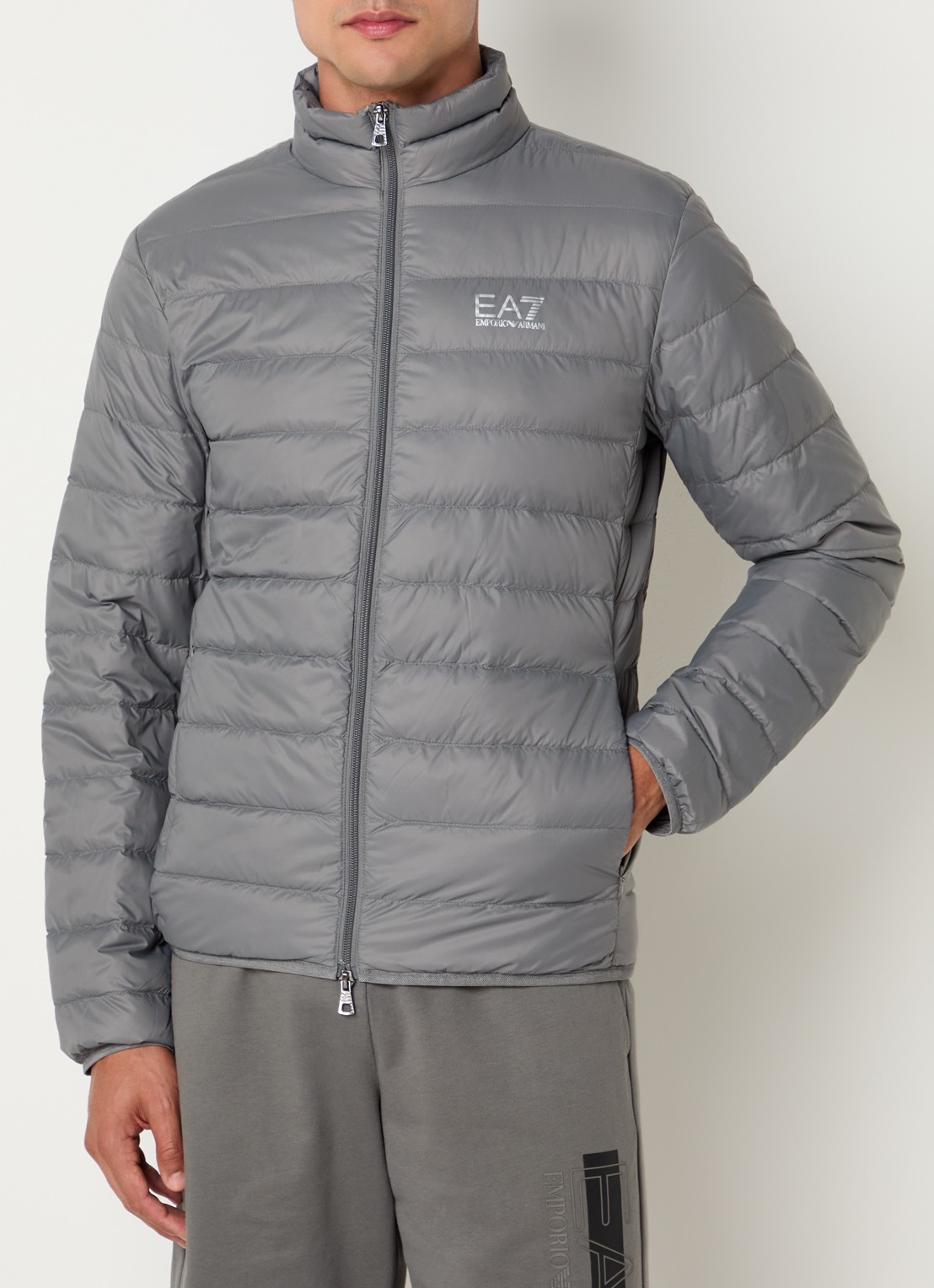 Armani Gewatteerd jack met donsvulling en logo - detail 3 grijs