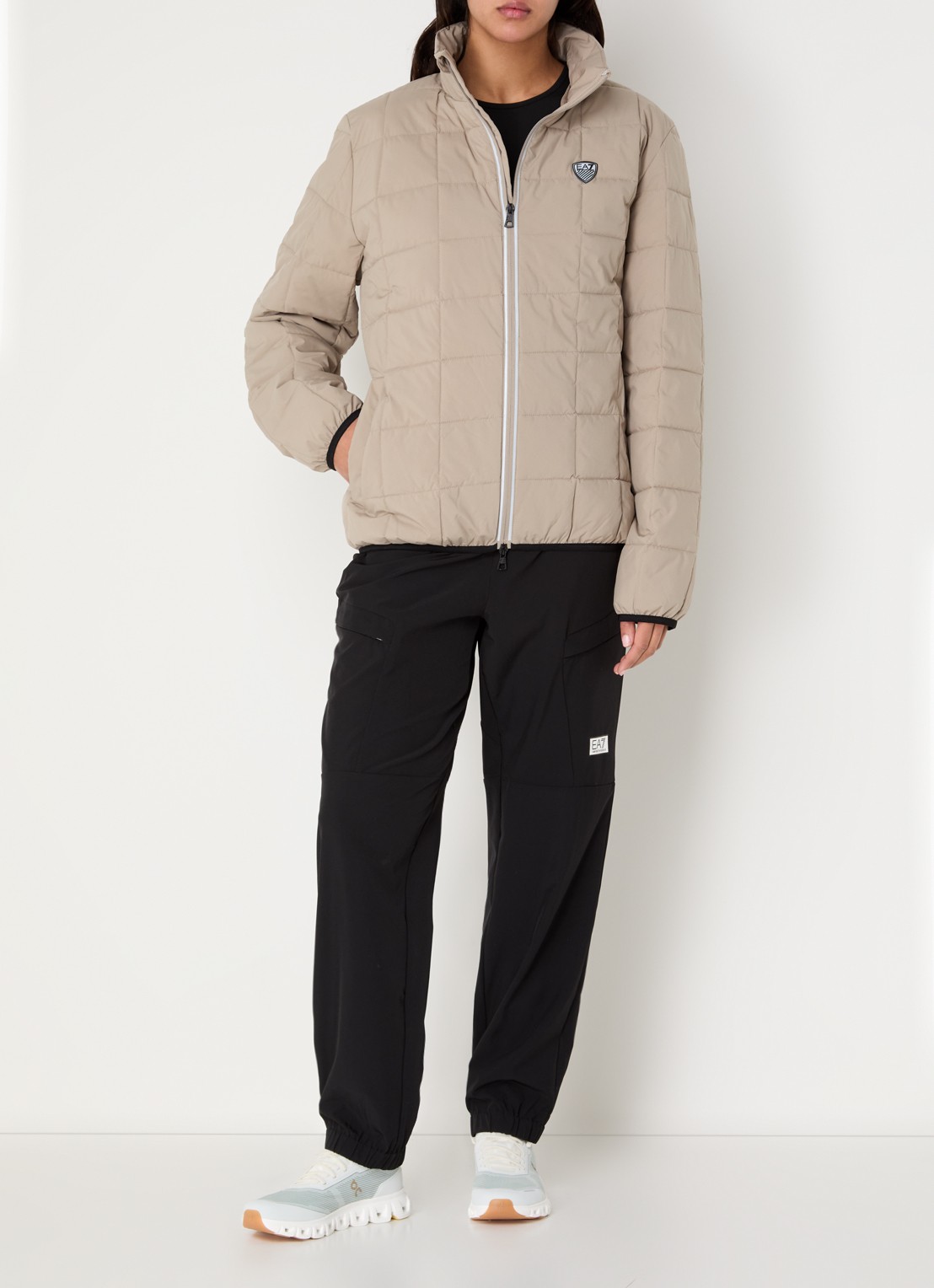 Armani Gewatteerd jack met logo en donsvulling - voorkant 2 donkerbeige
