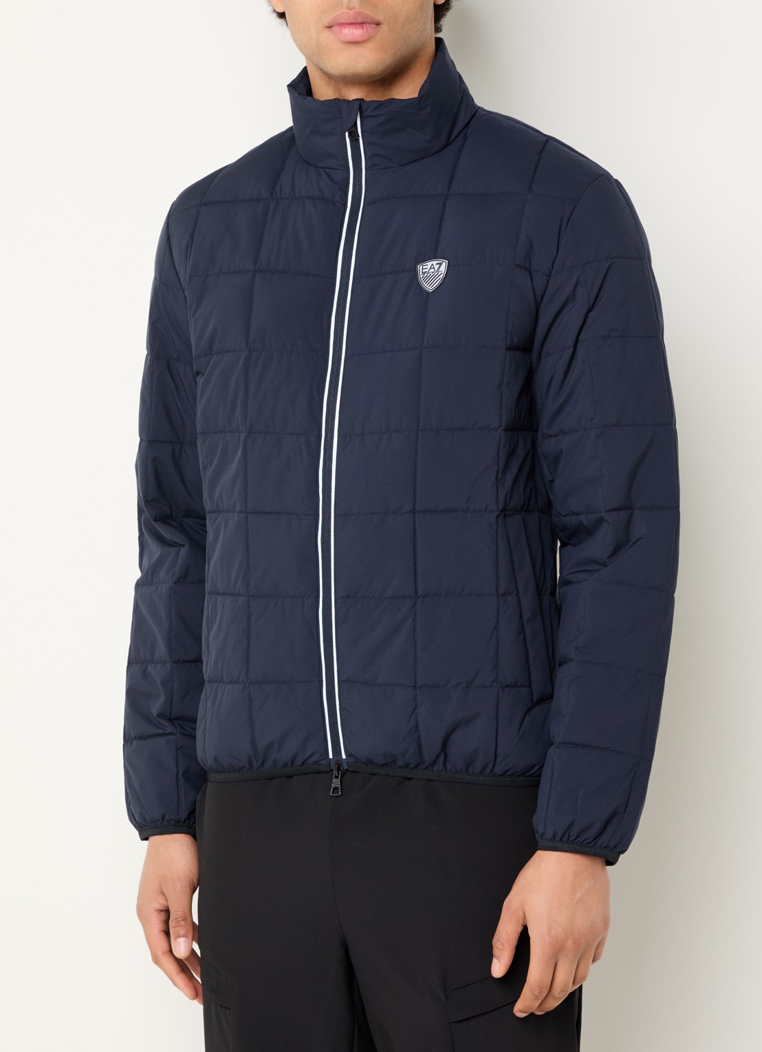 Armani Gewatteerd jack met logo en donsvulling - detail 4 donkerblauw