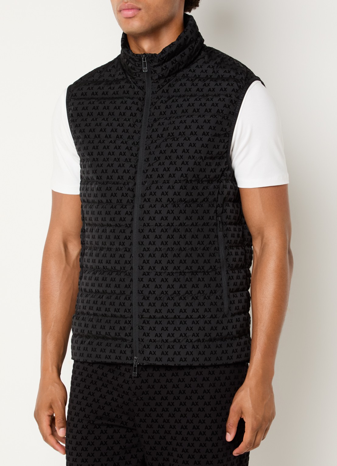 Armani Gewatteerde bodywarmer met donsvulling en flock logoprint - detail 4 black-uc001
