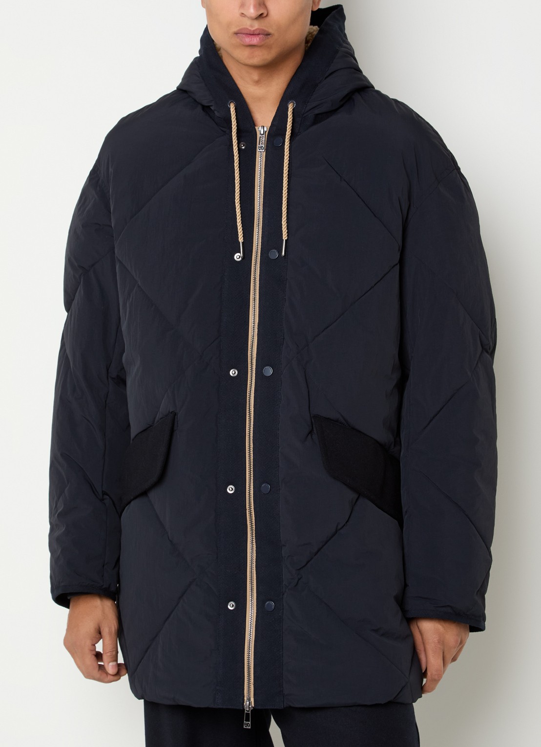 Armani Gewatteerde parka met capuchon en quilt patroon - detail 4 donkerblauw