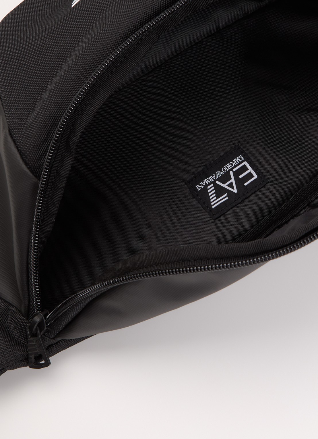 Armani Heuptas met logo - detail zwart