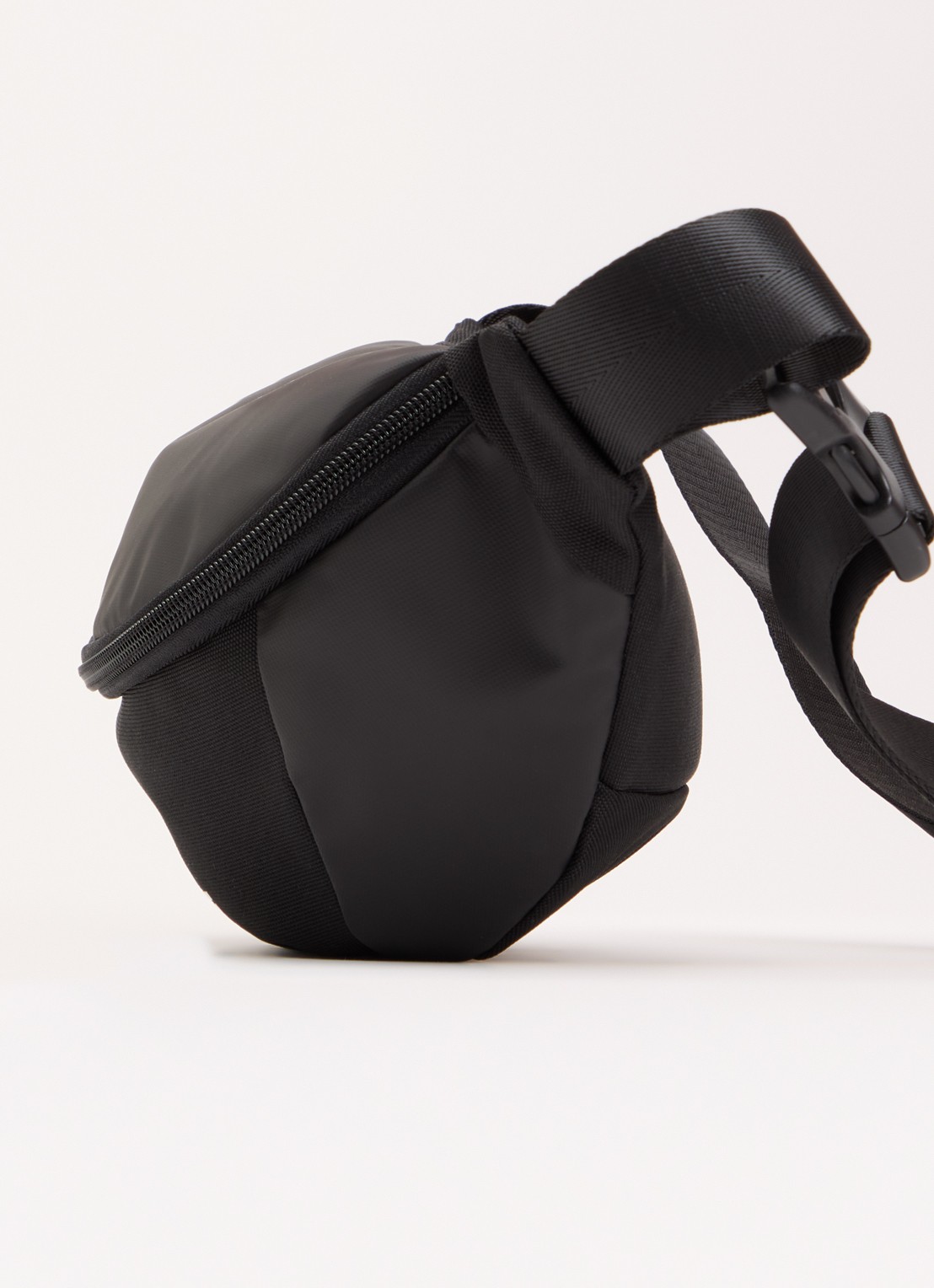 Armani Heuptas met logo - detail 2 zwart