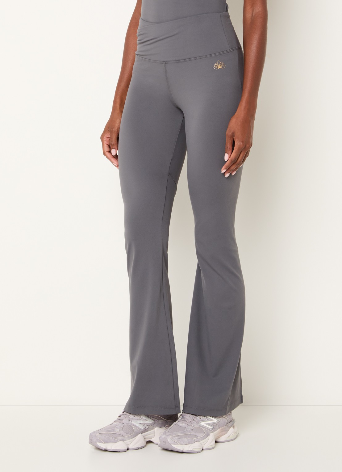 Armani High waist flared fit trainingsbroek - detail 4 lichtgrijs