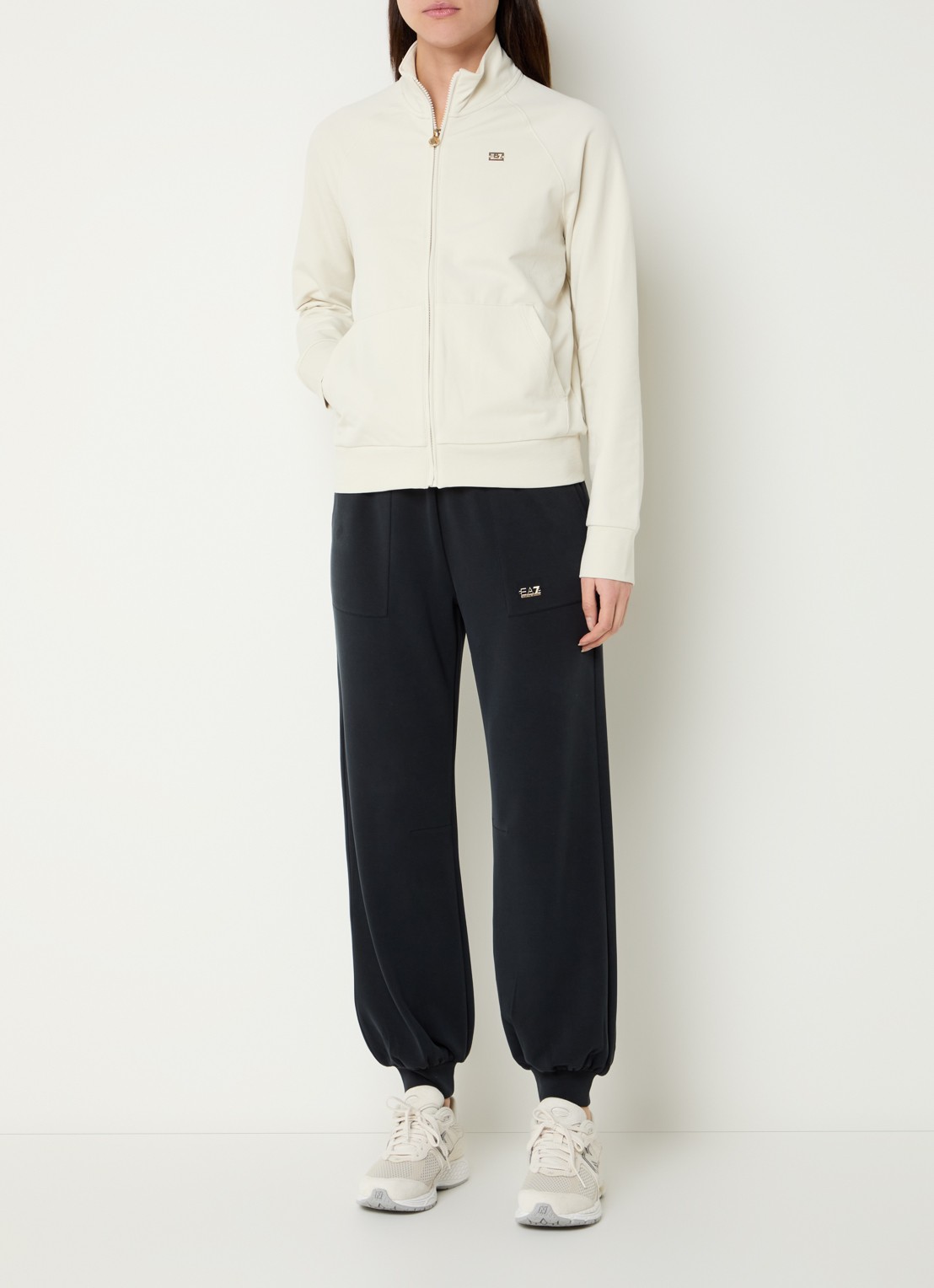 Armani High waist tapered fit joggingbroek met logo - voorkant 3 zwart
