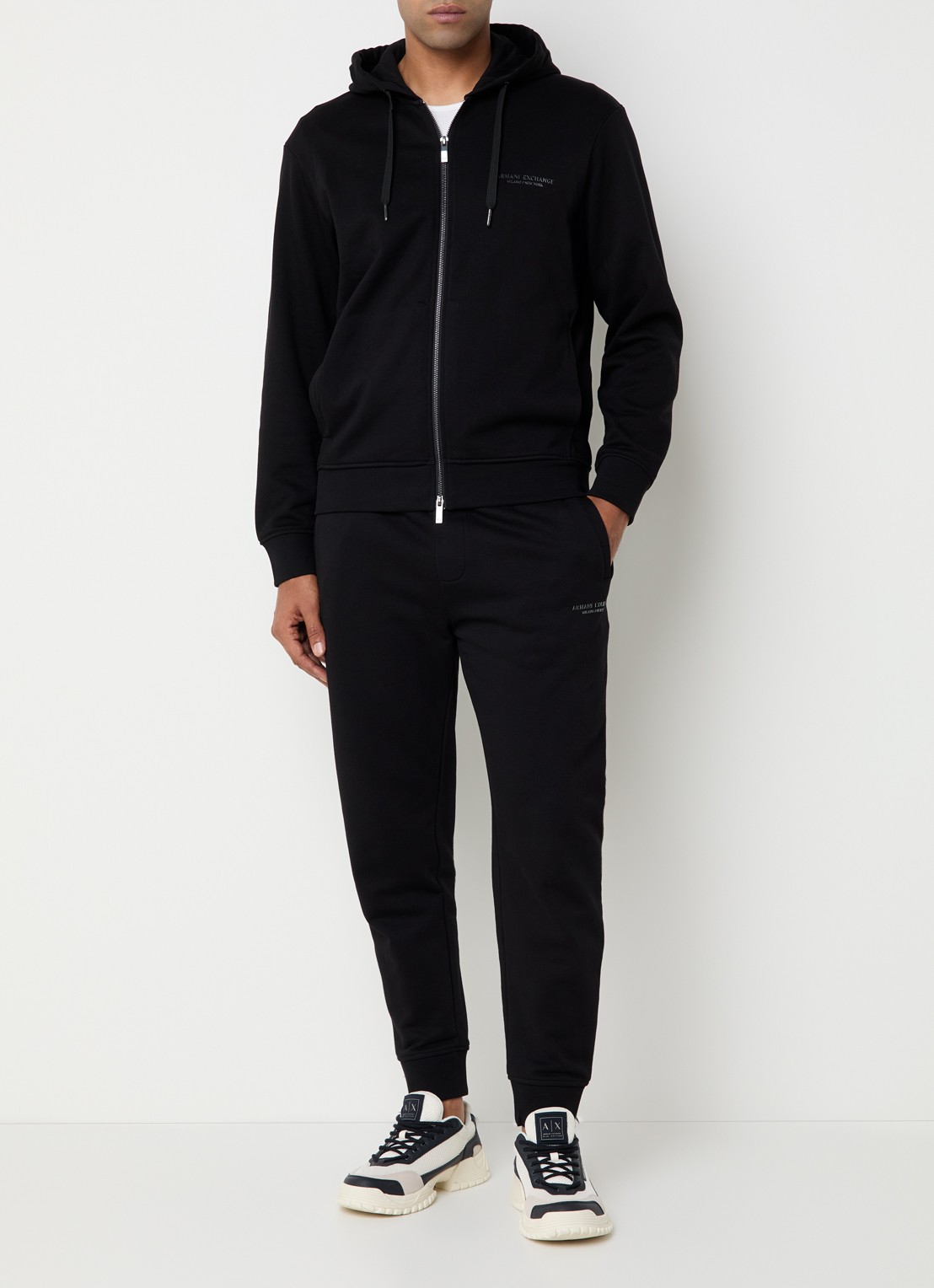 Armani High waist tapered fit joggingbroek met steekzakken - voorkant 3 zwart