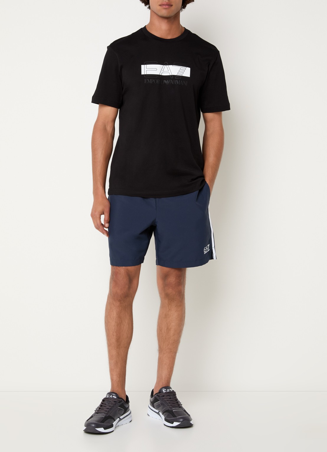 Armani Loose fit korte broek met logo en steekzakken - voorkant 2 donkerblauw