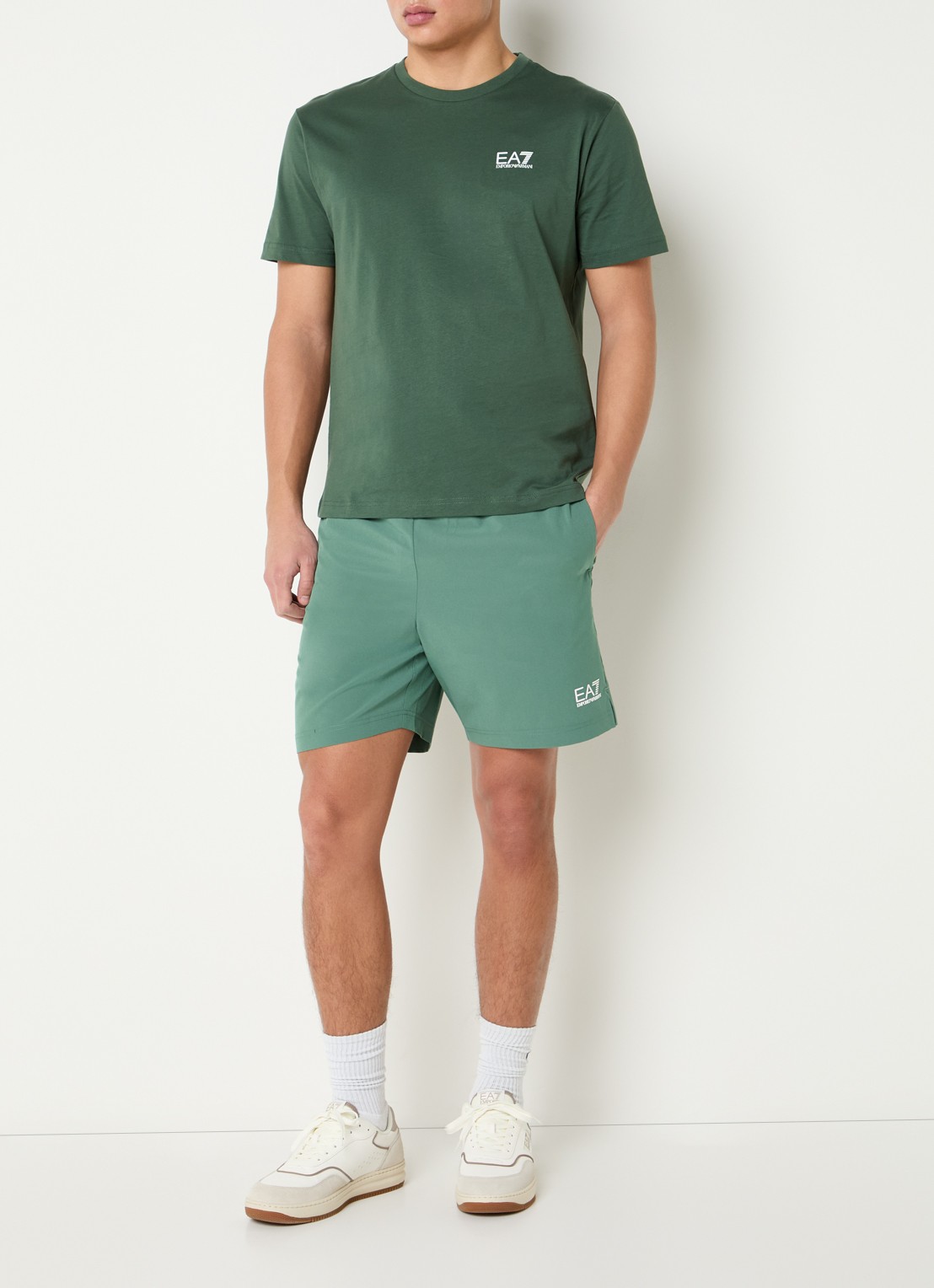 Armani Loose fit korte broek met logoprint en steekzakken - voorkant 2 lichtgroen