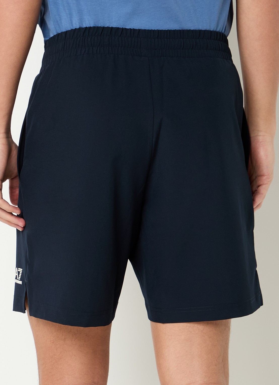 Armani Loose fit korte broek met logoprint en steekzakken - achterkant donkerblauw