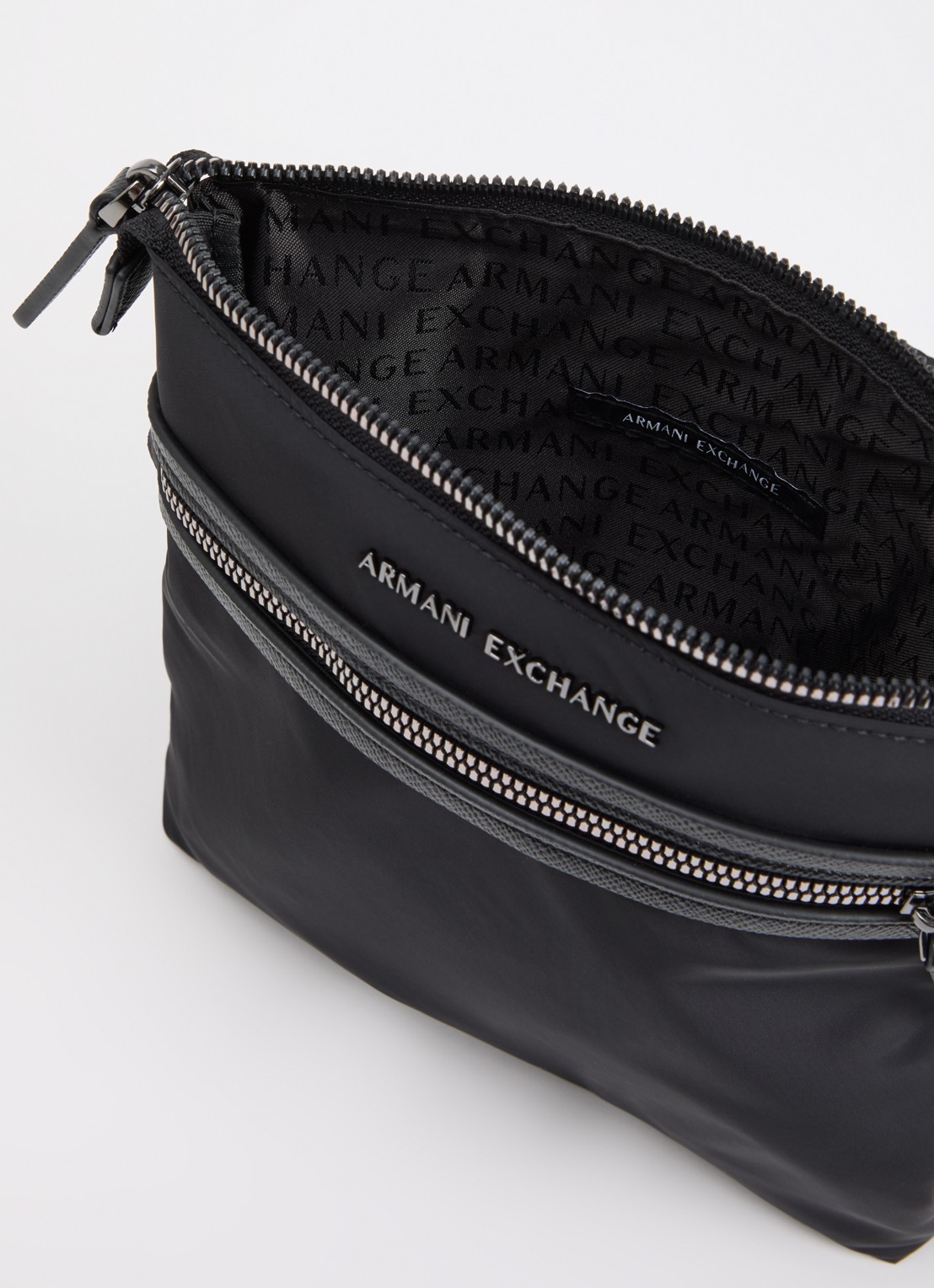 Armani Messenger crossbodytas met logo - detail 3 zwart