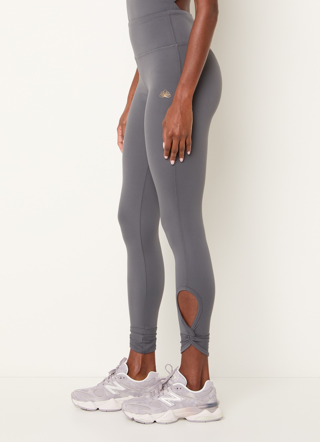 Armani Mid waist skinny fit trainingslegging met cut-out detail - detail 5 lichtgrijs