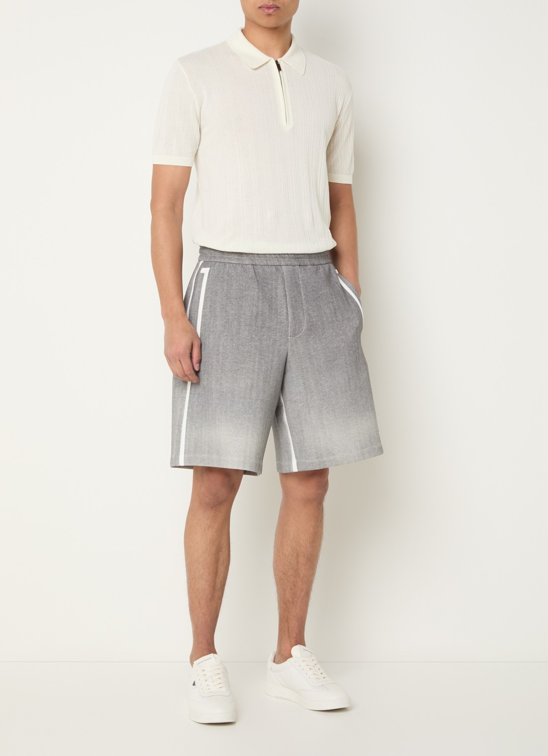 Armani Mid waist straight fit korte broek met paspelzakken - voorkant 3 lichtgrijs