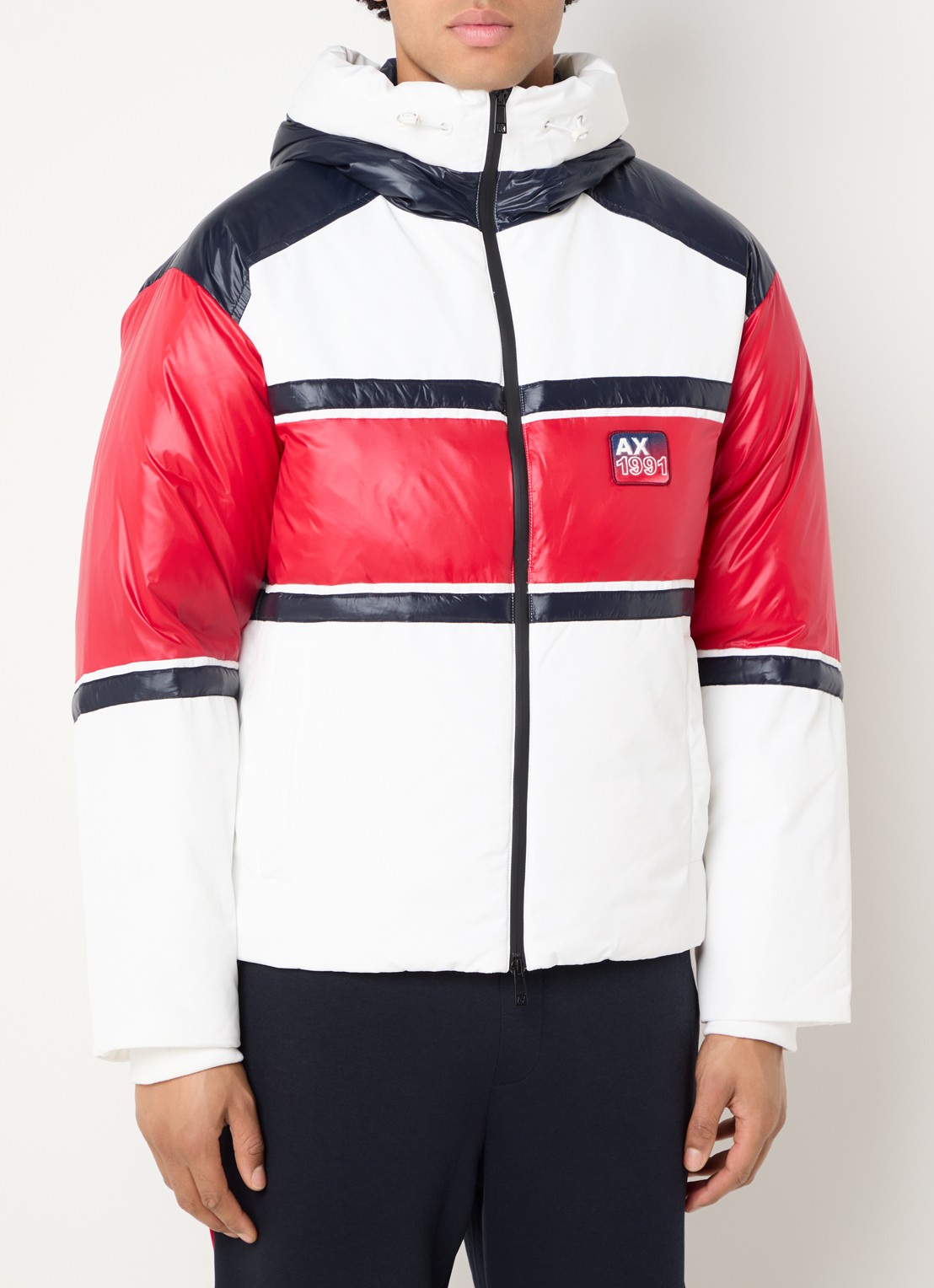 Armani Puffer jack met capuchon en logoborduring - detail 4 wit