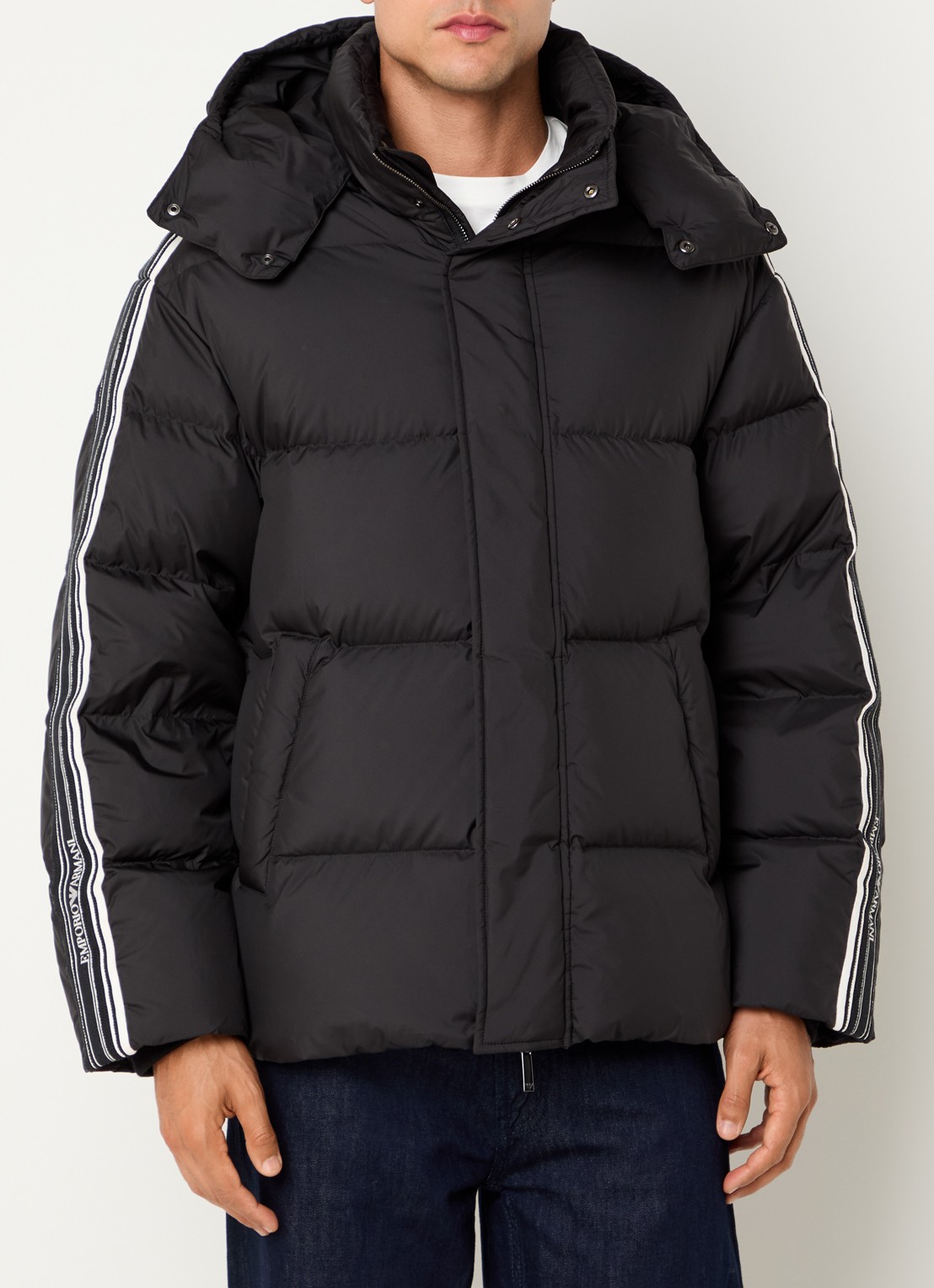Armani Puffer jack met donsvulling en capuchon - detail 4 zwart