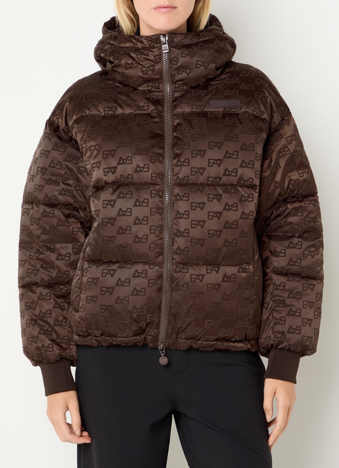 Armani Puffer jack met logoprint en steekzakken - detail 2 donkerbruin