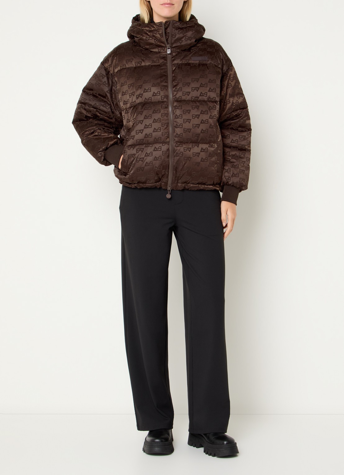Armani Puffer jack met logoprint en steekzakken - voorkant 4 donkerbruin