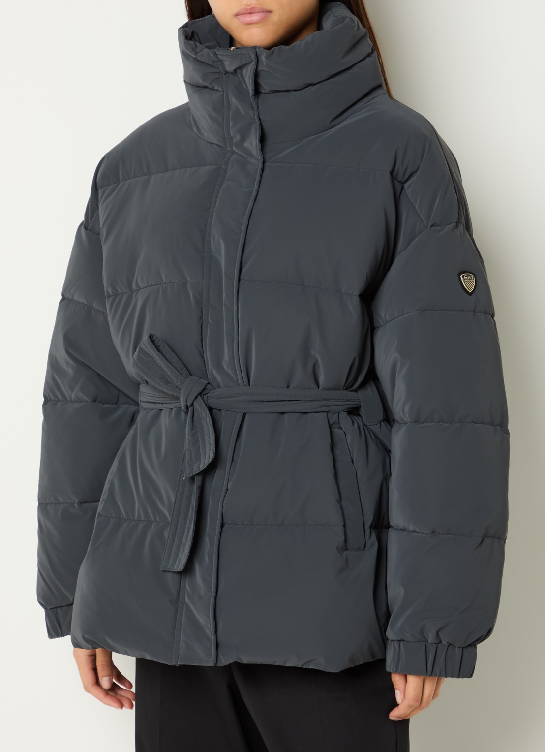Armani Puffer jack met strikceintuur en logo - detail 4 antraciet