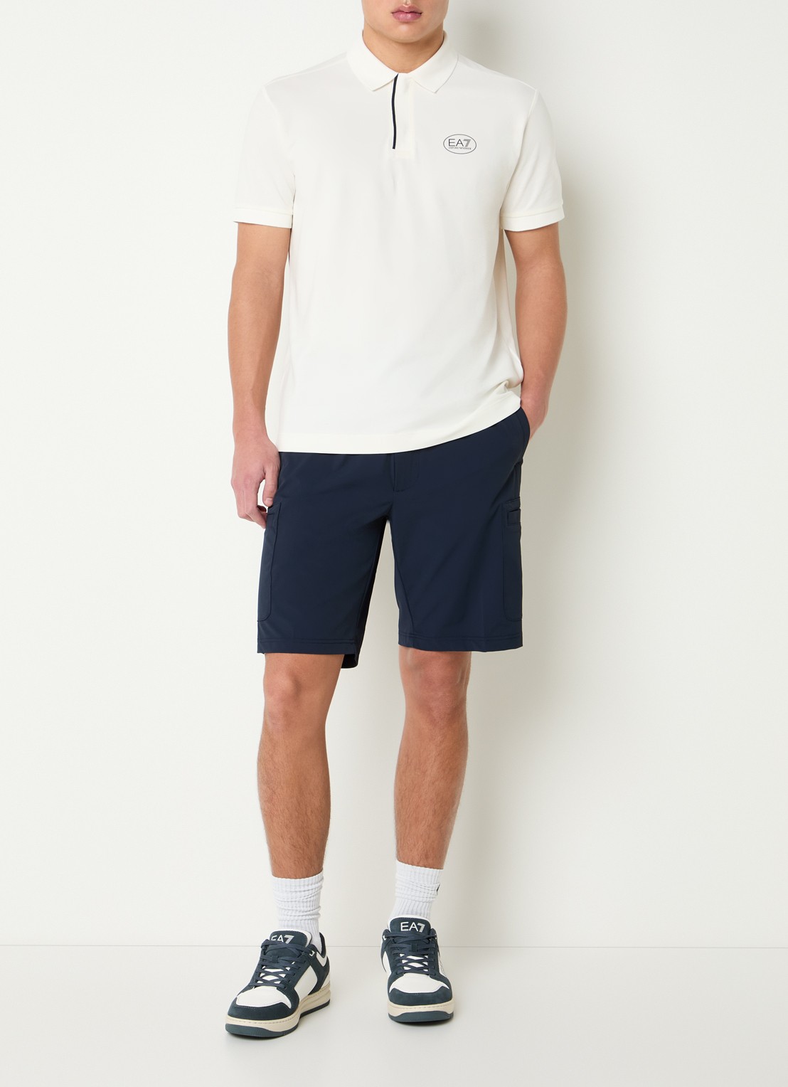 Armani Regular fit polo met logoprint - voorkant 3 gebroken wit
