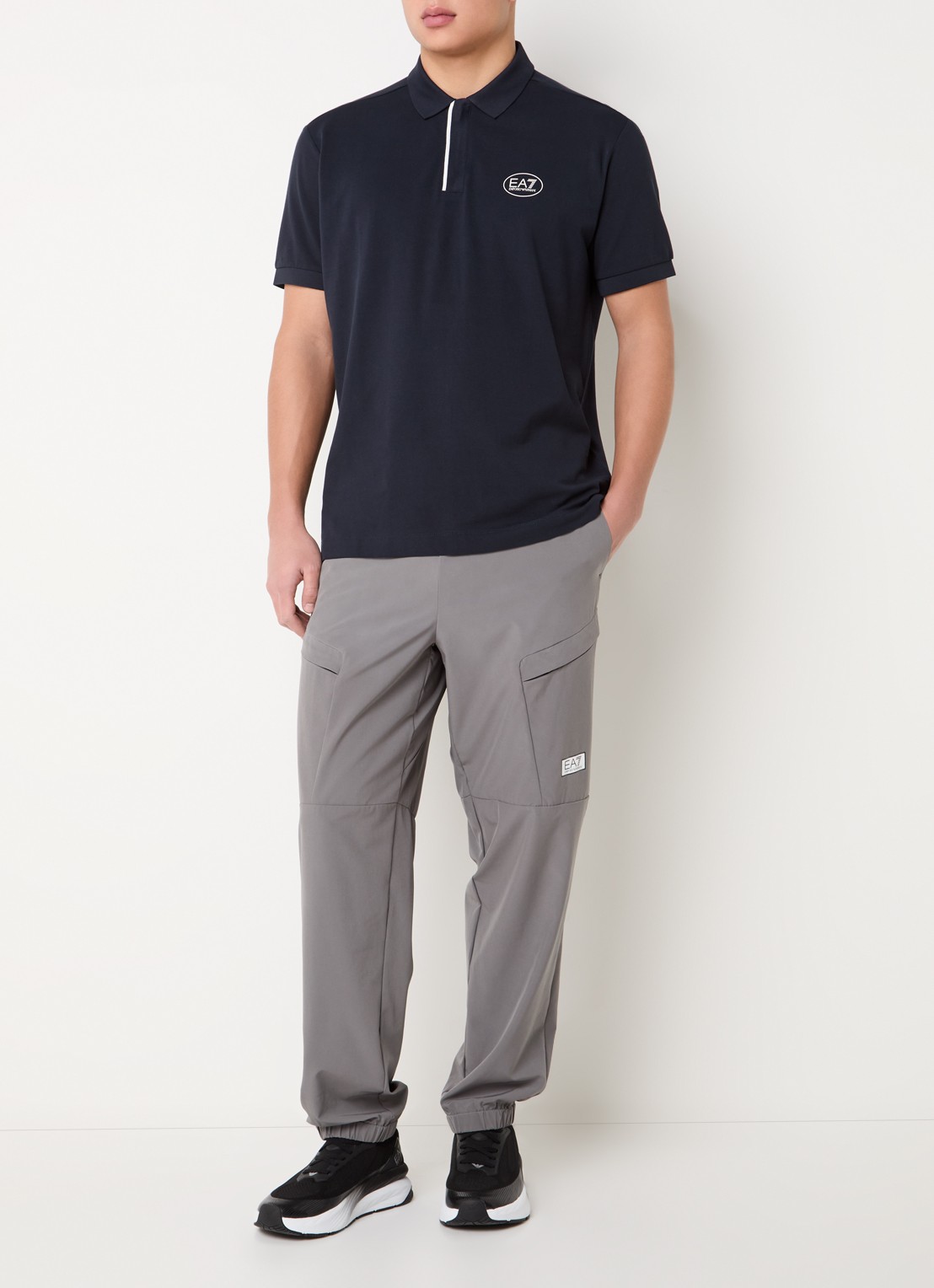 Armani Regular fit polo met logoprint - voorkant 2 zwart