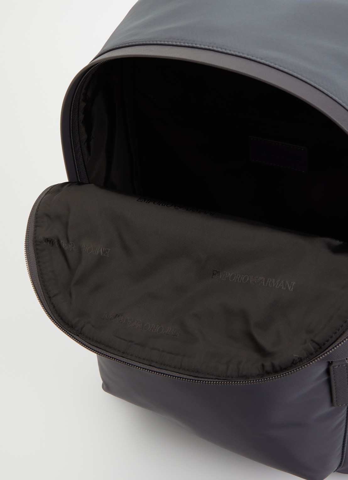 Armani Rugzak met logo en 15 inch laptopvak  - detail 2 antraciet