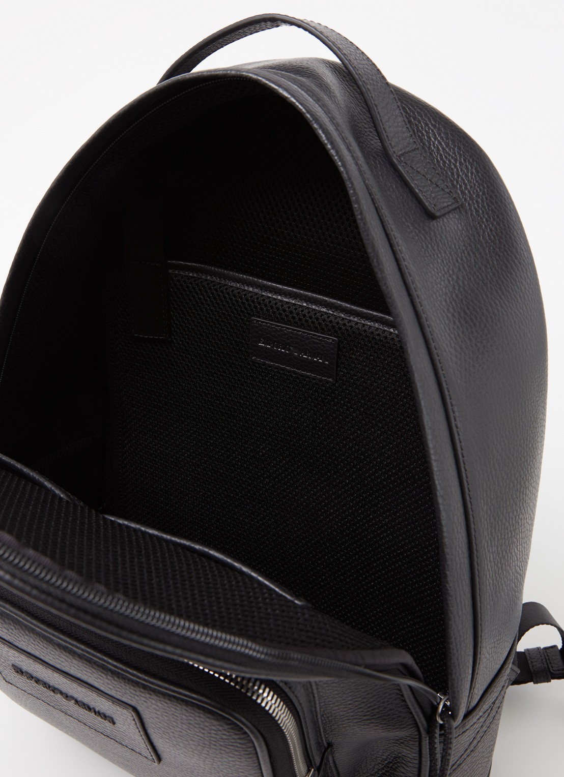 Armani Rugzak van leer met 13 inch laptopvak - detail 2 zwart