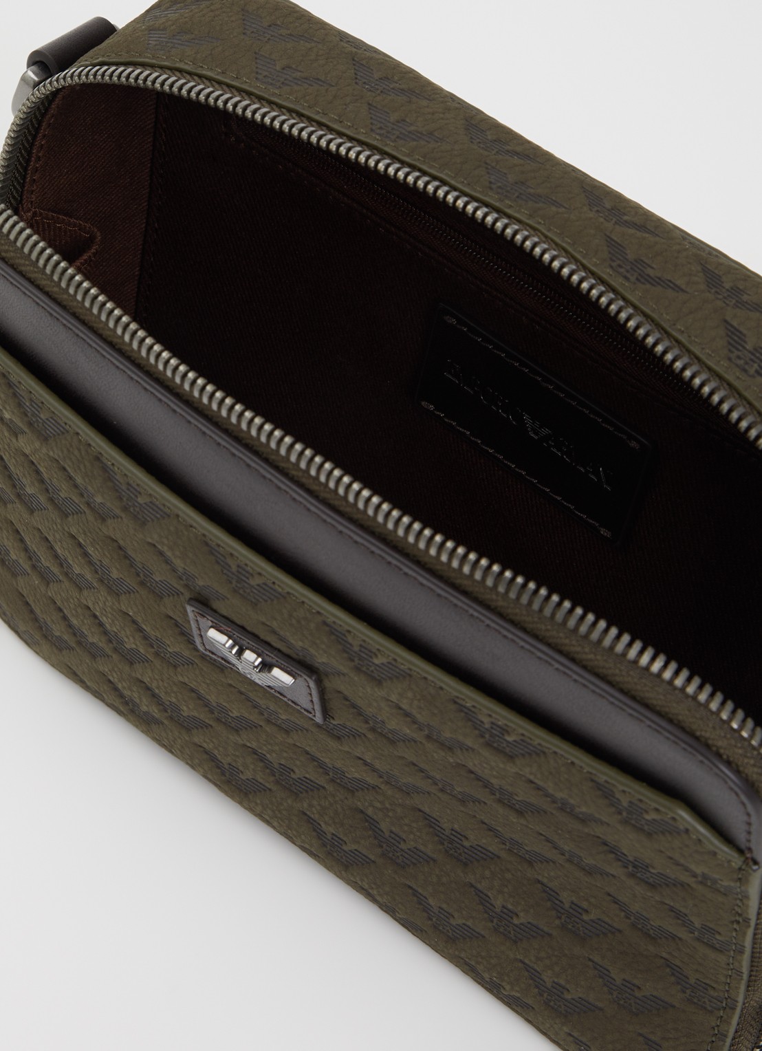 Armani Schoudertas met details van leer en logoprint  - detail olijfgroen