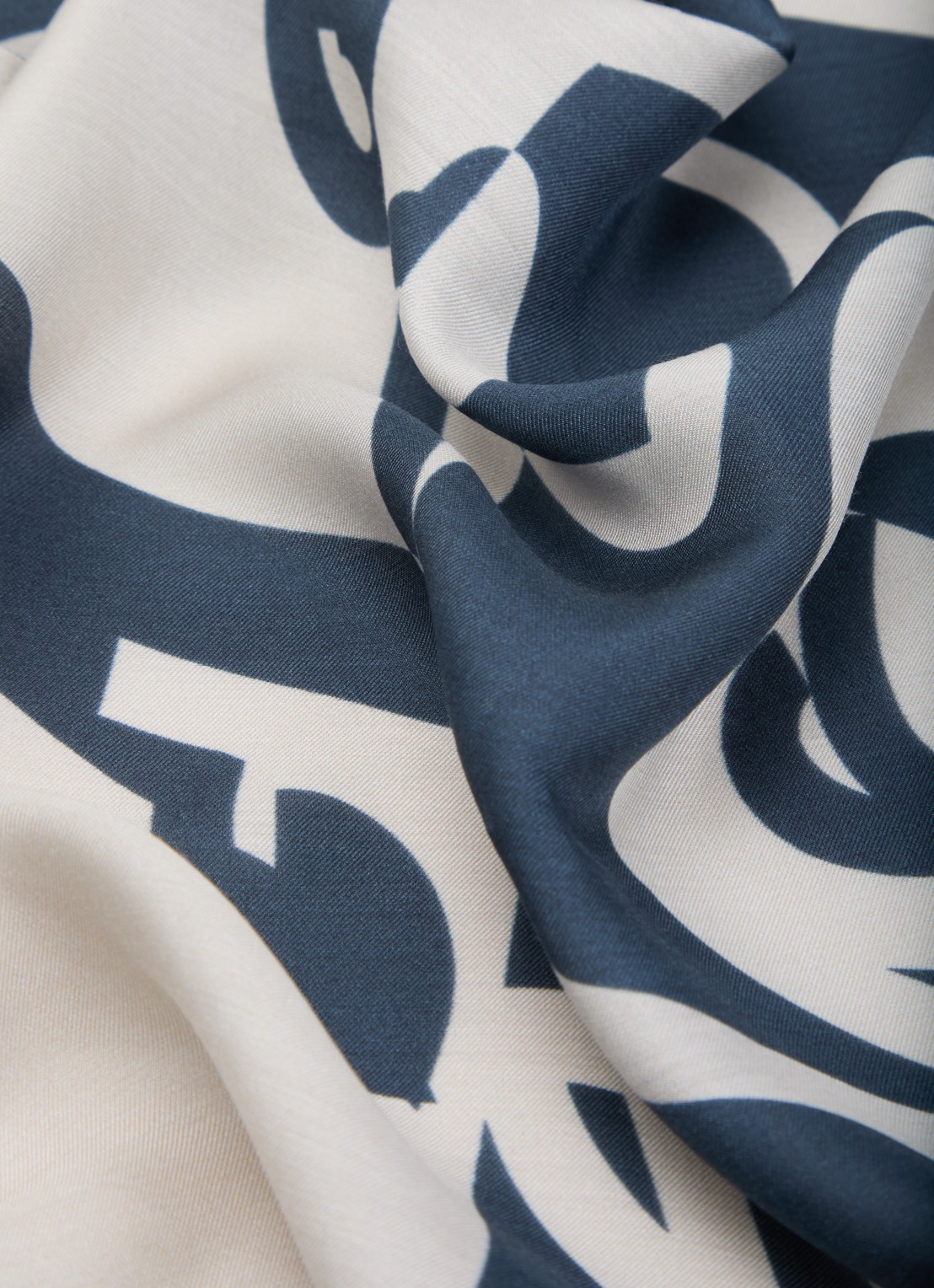 Armani Sjaal in zijdeblend met print 180 x 70 cm - detail 2 staalblauw