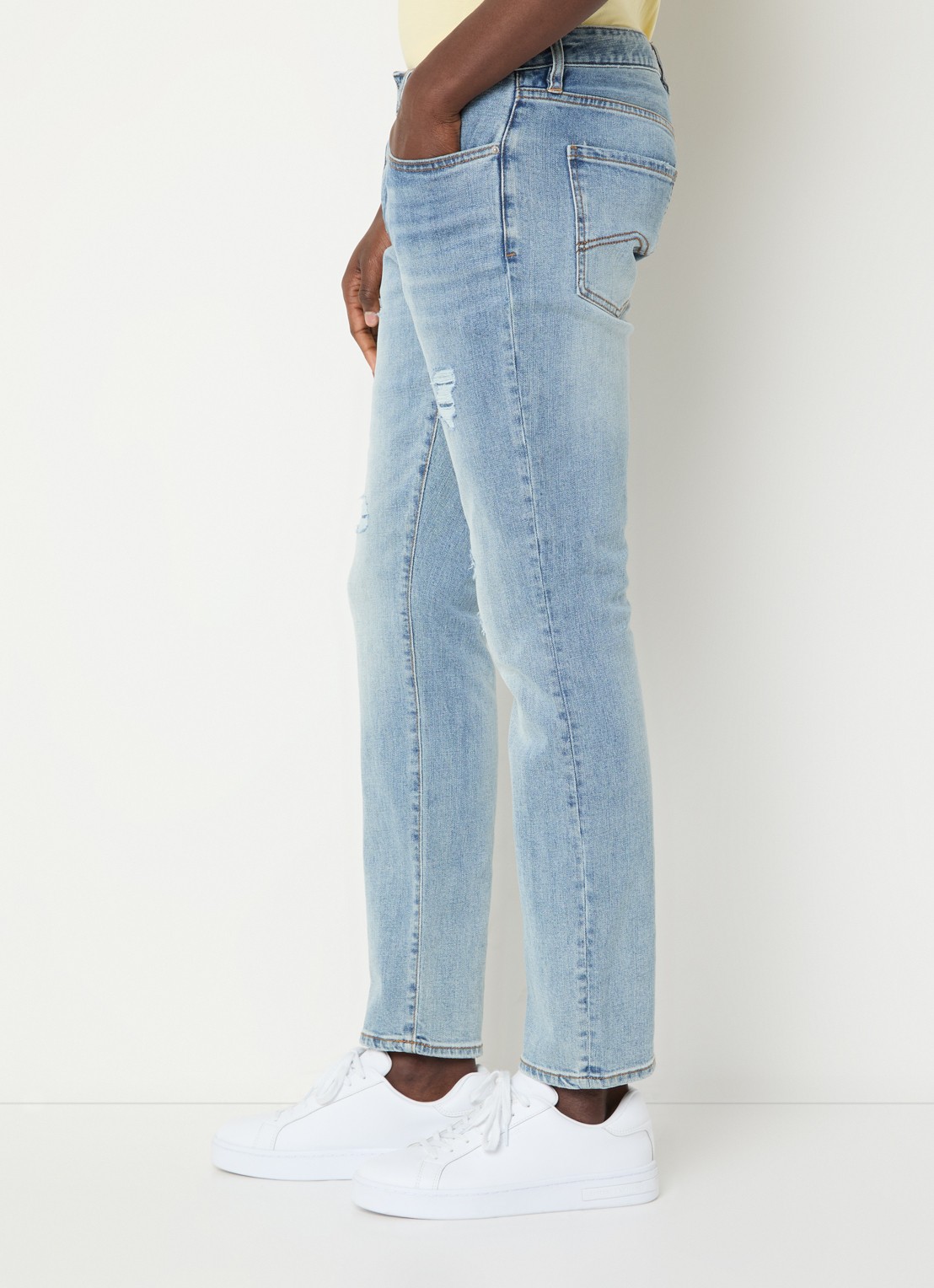 Armani Slim fit jeans met donkere wassing - detail 2 lichtblauw