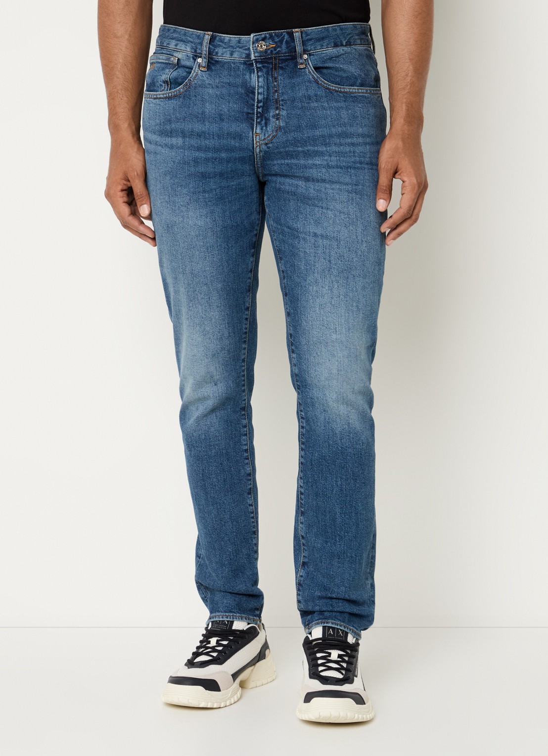 Armani Slim fit jeans met donkere wassing - detail 4 middenblauw