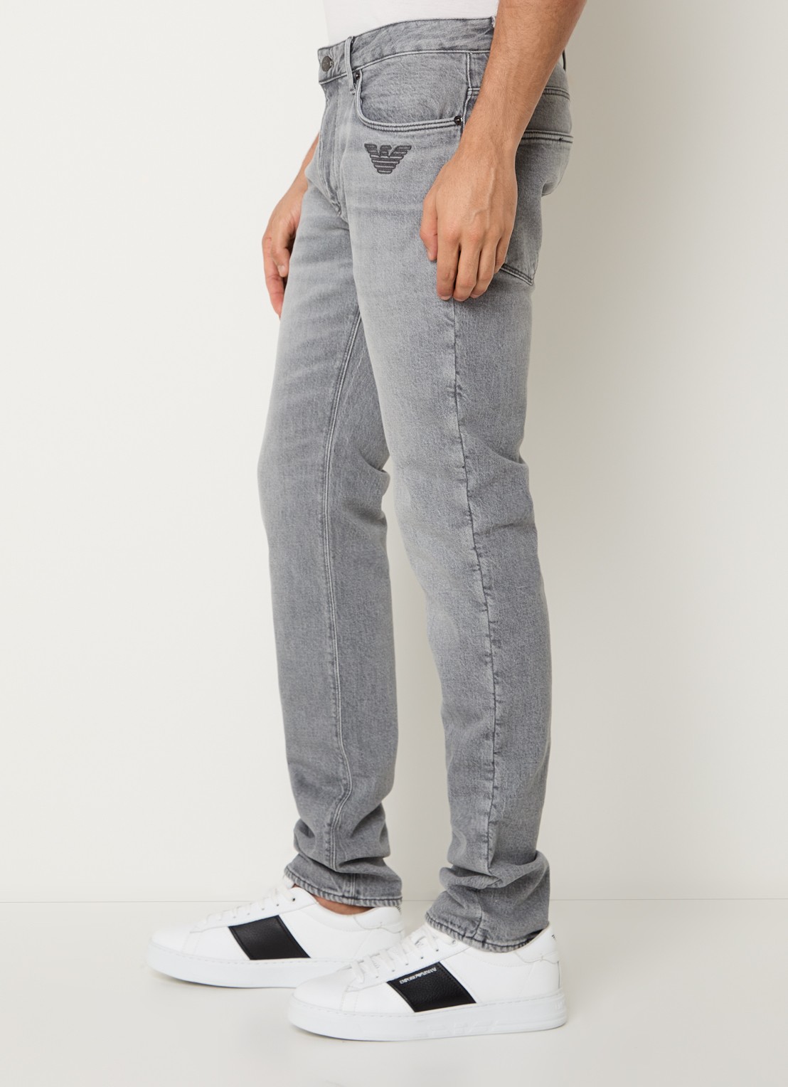 Armani Slim fit jeans met gekleurde wassing - detail 4 lichtgrijs